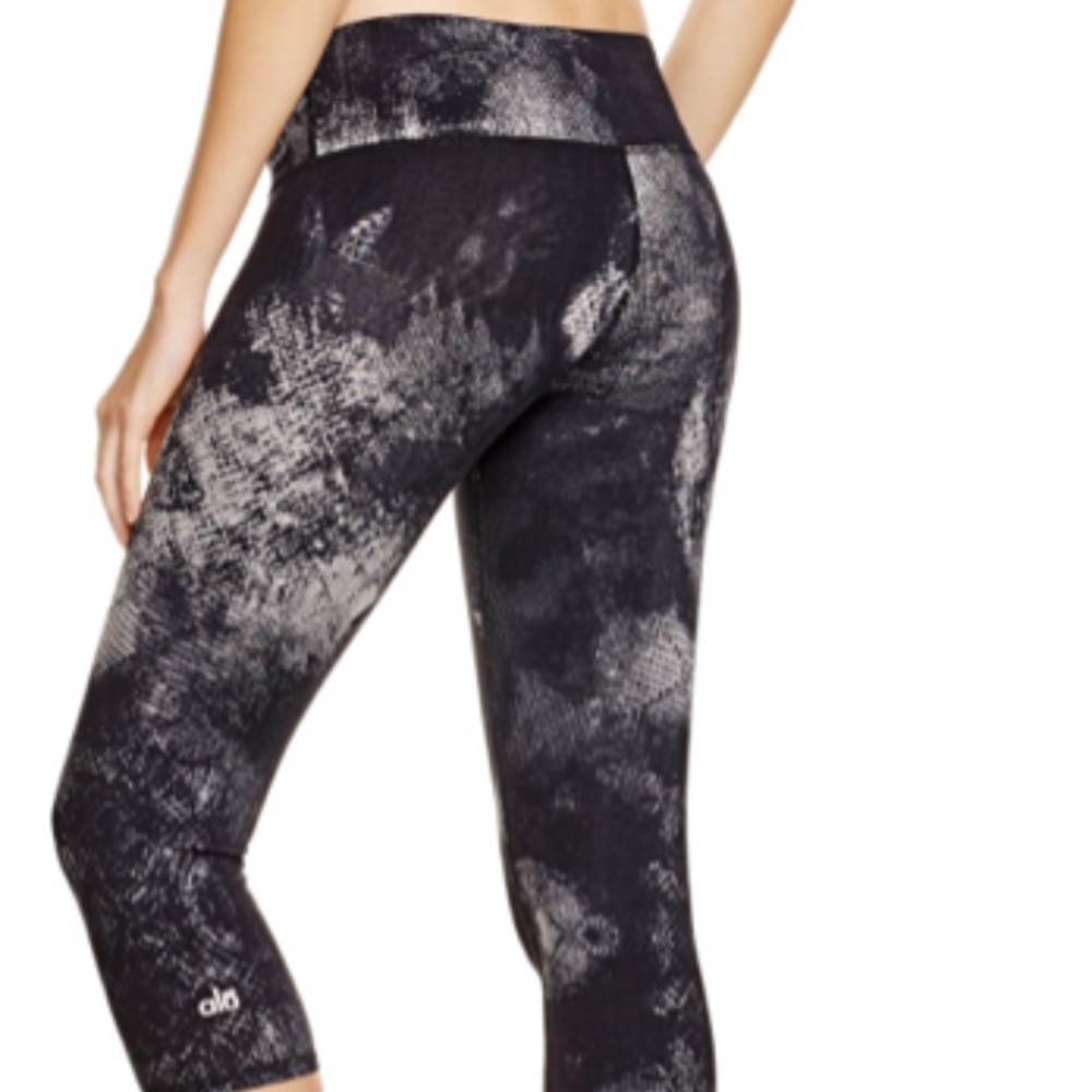 Alo Yoga airbrush leggings capri